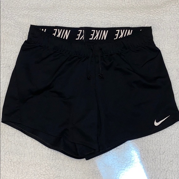Nike Pants - 🔥3/15🔥Nike Black shorts